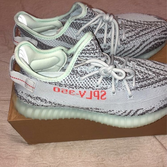 Never worn brand new Yeezy,S womens size 10 - Picture 2 of 3